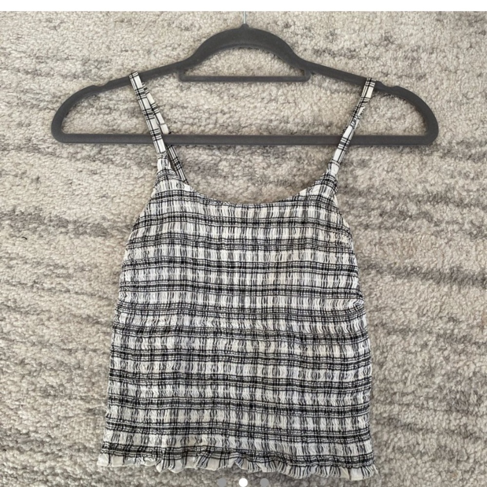 Hollister Gingham black and white tank top. Waffle/lettuce texture